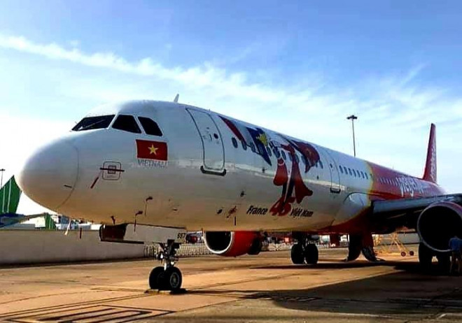 Hơn 18 tiếng khẩn cấp đưa máy bay Vietjet trượt khỏi đường băng về sân đỗ - 1