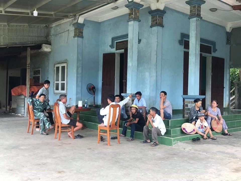 Đang nhặt trứng trong nhà bị trâu lạ xông vào húc tử vong - 2