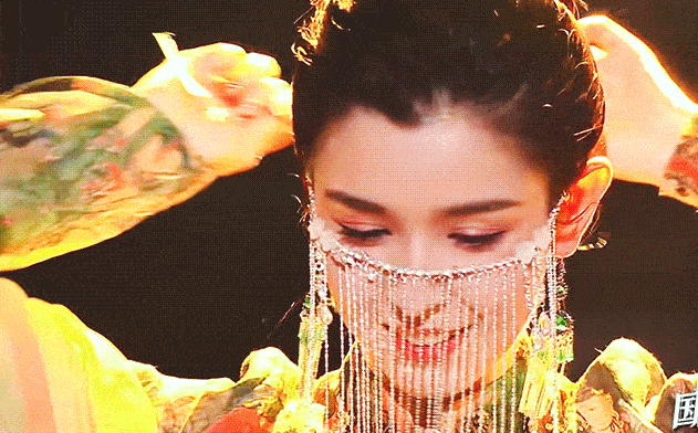 Mỹ nhân Tân Cương gây sốt với điệu vũ tiên sa khiến cơ thể thanh, gọn - 9