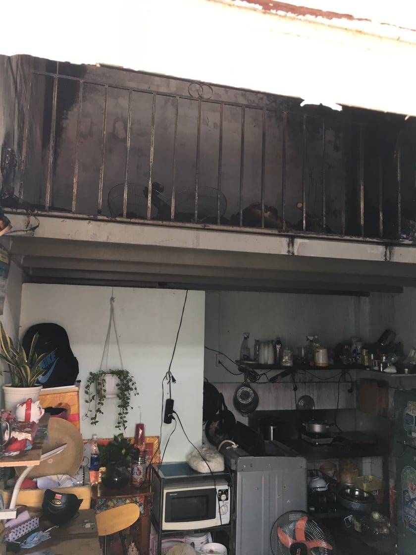 Hiện trường vụ cháy phòng trọ ở Sài Gòn khiến cha và con gái tử vong, mẹ bị thương - 2