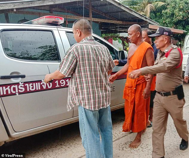 Thái Lan: Thấy người yêu cũ mang bầu đi cùng trai lạ, nhà sư lấy dao và cái kết thảm khốc - 1