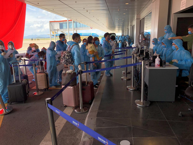 Chuyến bay đầu tiên đưa 309 người Việt ở châu Phi về nước - 2