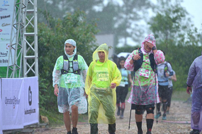 Một vận động viên chạy Marathon quốc tế bị nước cuốn tử nạn - 2