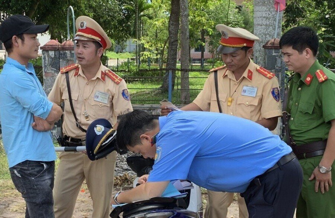 "Mục kích" xe trá hình, phụ xe buýt Huế - Đà Nẵng bị 3 người đánh - 4