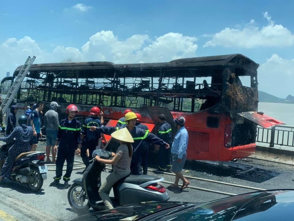 Xe khách giường nằm bốc cháy ngùn ngụt, hành khách hoảng loạn thoát thân - 5