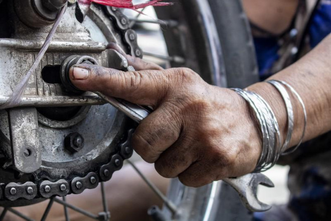 Người phụ nữ gần nửa thế kỷ sửa xe ở Sài Gòn - 2