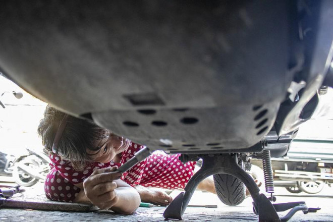 Người phụ nữ gần nửa thế kỷ sửa xe ở Sài Gòn - 5