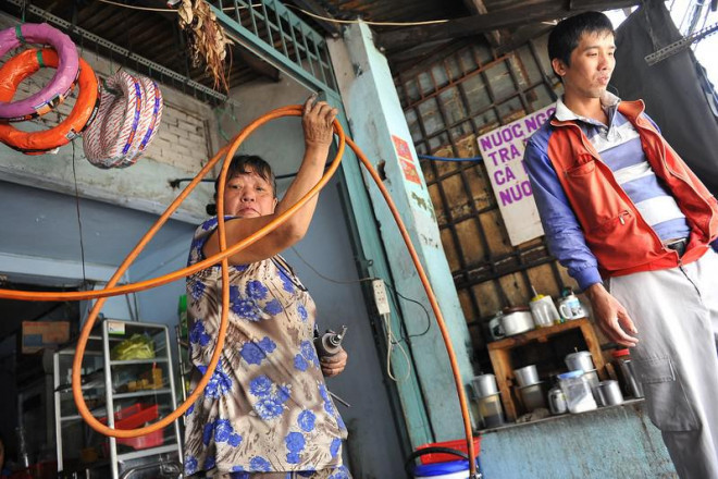 Người phụ nữ gần nửa thế kỷ sửa xe ở Sài Gòn - 7