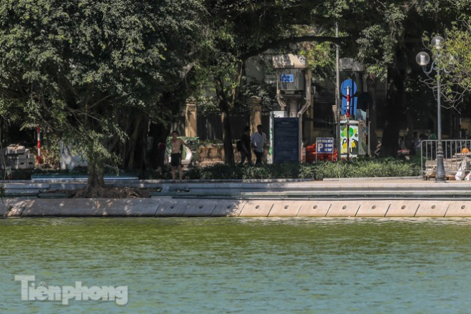 Diện mạo Hồ Gươm ra sao sau khi kè bê tông trường tồn, lát đá hoa cương? - 2