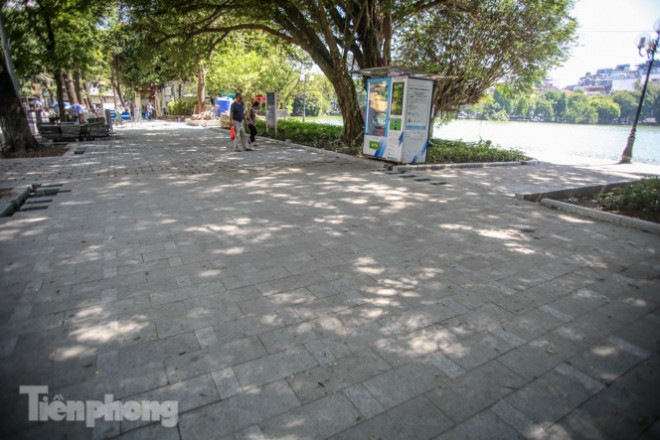 Diện mạo Hồ Gươm ra sao sau khi kè bê tông trường tồn, lát đá hoa cương? - 5