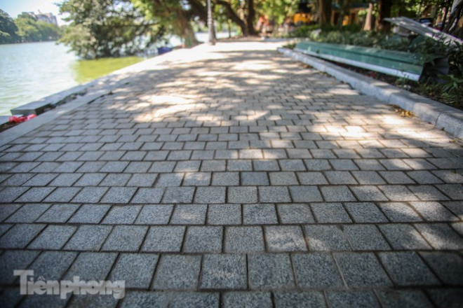 Diện mạo Hồ Gươm ra sao sau khi kè bê tông trường tồn, lát đá hoa cương? - 6