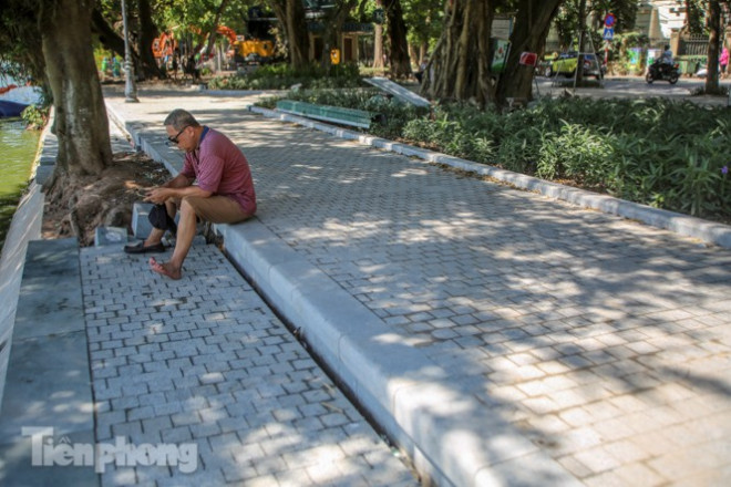 Diện mạo Hồ Gươm ra sao sau khi kè bê tông trường tồn, lát đá hoa cương? - 8