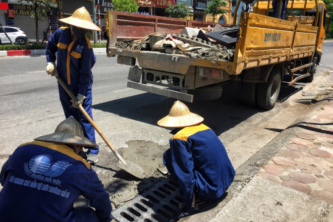 Nền nhiệt duy trì 40 độ, đường phố Hà Nội xuất hiện ảo ảnh - 5