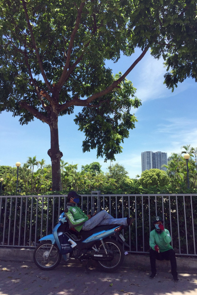 Nền nhiệt duy trì 40 độ, đường phố Hà Nội xuất hiện ảo ảnh - 6