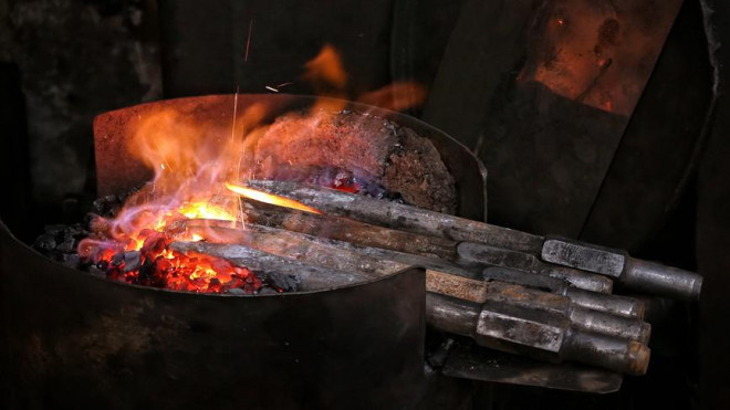 Phố Lò Rèn đỏ lửa trong ngày Hà Nội nóng 40 độ C - 2