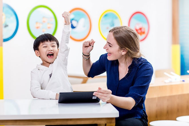 Có nên cho bé học tiếng Anh tích hợp từ nhỏ?