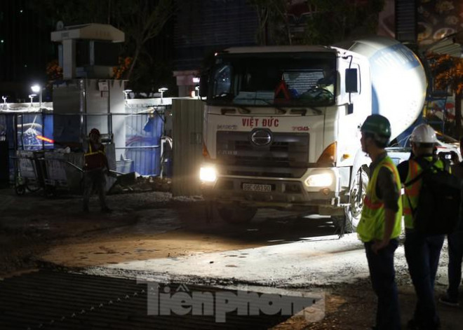 Trắng đêm đổ bê tông hợp long ga ngầm trên phố Kim Mã - 11