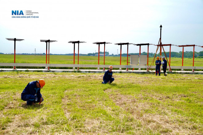 "Đột nhập" khu bay Nội Bài trong cái nắng nóng cực điểm hơn 62 độ C - 9