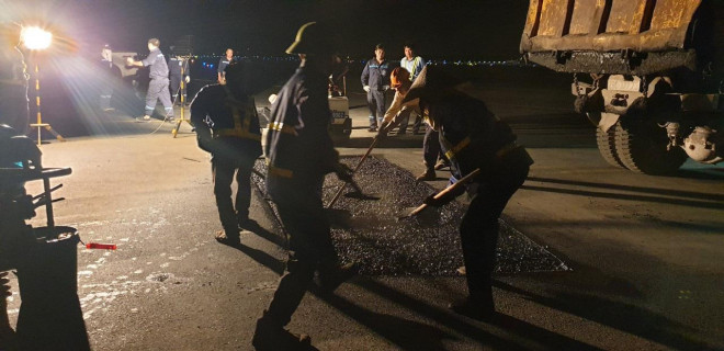 "Đột nhập" khu bay Nội Bài trong cái nắng nóng cực điểm hơn 62 độ C - 33