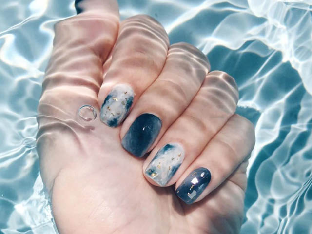 Bật mí những mẫu nail màu xanh rêu đính đá đẹp nhất hiện nay dành cho Diễm Nails