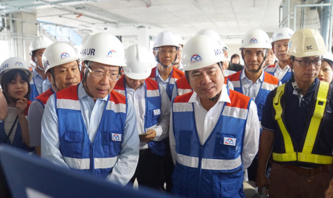 Phó Thủ tướng thị sát và chỉ đạo ngay trên công trường metro số 1 - 4