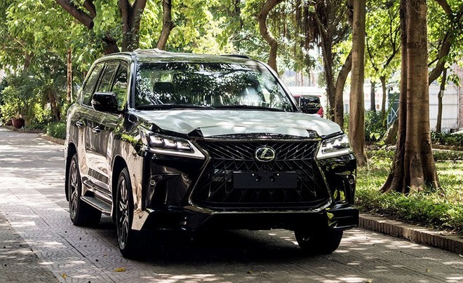 Cận cảnh Lexus LX 570 Super Sport 2020 Black Edition giá hơn 9 tỷ đồng tại Việt Nam - 1