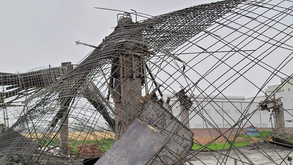 Giàn giáo lớn đổ sập, 2 công nhân thiệt mạng - 7