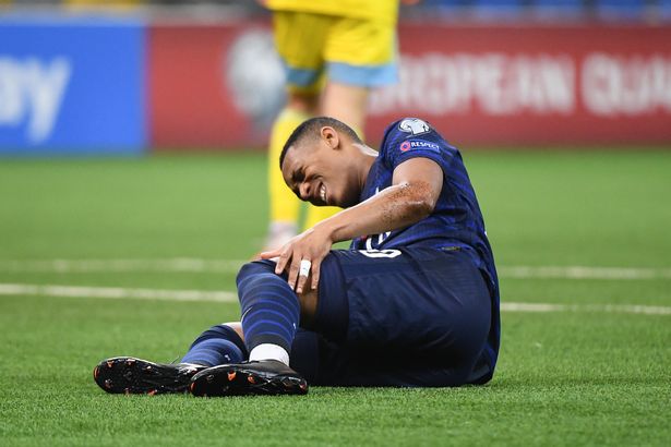 MU đón tin dữ về Martial: Lỡ hẹn 2 trận quan trọng, Solskjaer đau đầu - 1