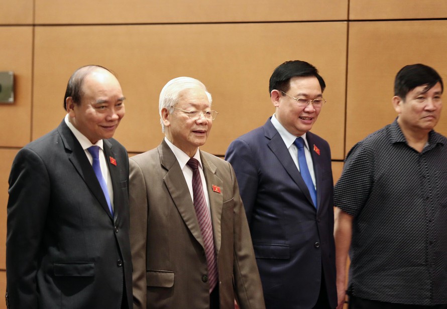 Tin tức 24h qua: Dàn dựng clip "mẹ não cá vàng", tài xế taxi bị mất việc, phạt tiền, sốc tâm lý - 1