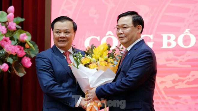 Toàn cảnh lễ trao Quyết định cho Tân Bí thư Thành uỷ Hà Nội Đinh Tiến Dũng - 11