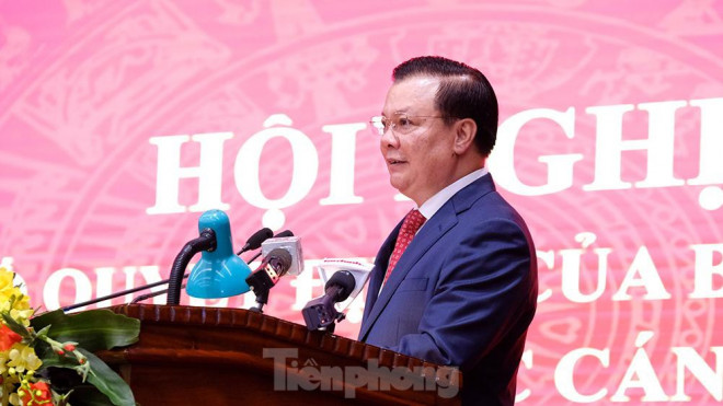 Toàn cảnh lễ trao Quyết định cho Tân Bí thư Thành uỷ Hà Nội Đinh Tiến Dũng - 12