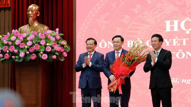 Toàn cảnh lễ trao Quyết định cho Tân Bí thư Thành uỷ Hà Nội Đinh Tiến Dũng - 9