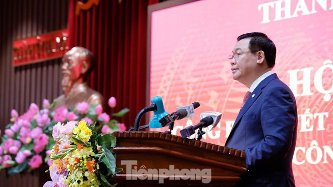 Toàn cảnh lễ trao Quyết định cho Tân Bí thư Thành uỷ Hà Nội Đinh Tiến Dũng - 8