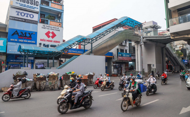Cận cảnh cây xăng phải đóng cửa vì nguy cơ mất an toàn đường sắt Cát Linh-Hà Đông - 5