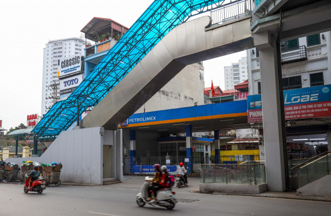 Cận cảnh cây xăng phải đóng cửa vì nguy cơ mất an toàn đường sắt Cát Linh-Hà Đông - 10