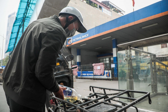 Cận cảnh cây xăng phải đóng cửa vì nguy cơ mất an toàn đường sắt Cát Linh-Hà Đông - 14