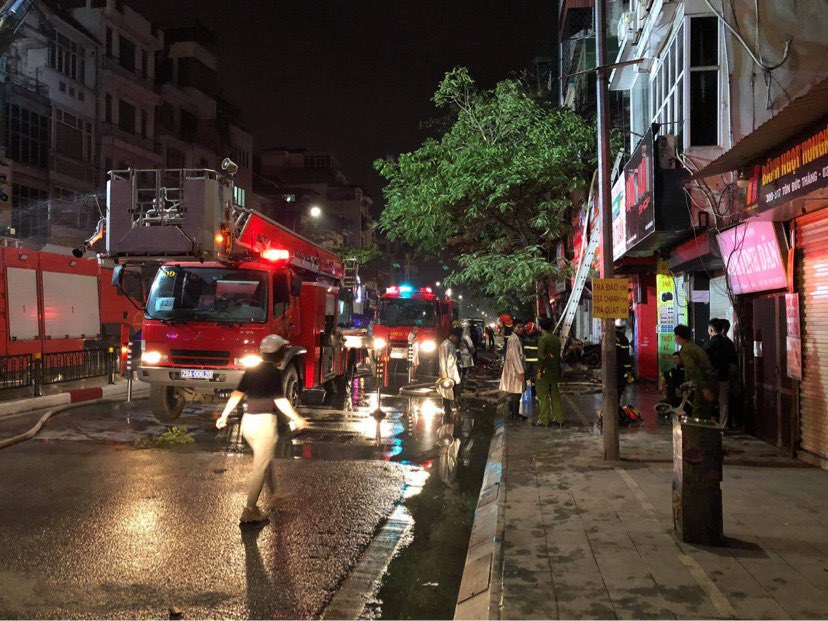 Hà Nội: Cháy cửa hàng ở phố Tôn Đức Thắng, 4 người chết, tiếp tục tìm người mắc kẹt - 4