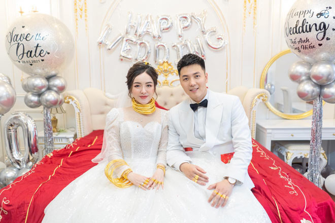 Nữ sinh Ngoại thương đeo vàng trĩu cổ, kín tay trong ngày cưới - 3