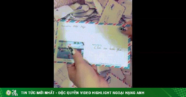 Clip: Cô dâu bóc phong bì của người yêu cũ khiến ai cũng bất ngờ