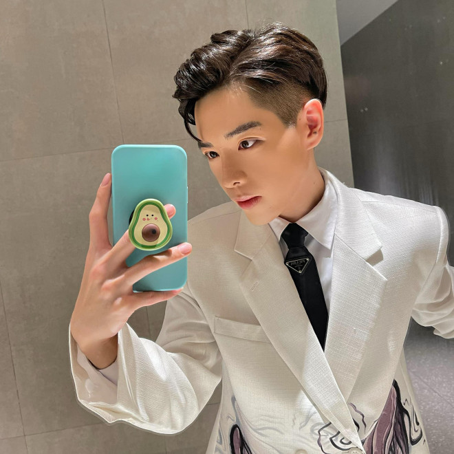 Đức Phúc đăng ảnh selfie và lại bị dân mạng 'soi' điểm bất thường - 1