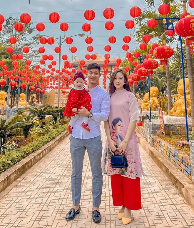 Vợ đăng ảnh mơn mởn như gái mới lớn, Văn Đức vào bình luận bất ngờ - 1