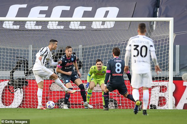 Video Juventus - Napoli: Ronaldo chói sáng, hú vía phút bù giờ - 1