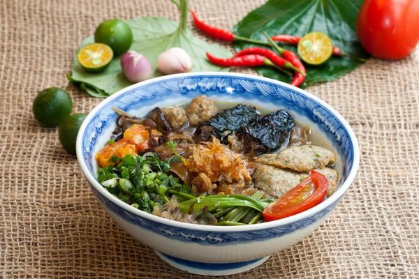 Điều gì là quan trọng nhất để tạo nên vị ngon ngây ngất cho bát bánh đa cua Hải Phòng? - 1