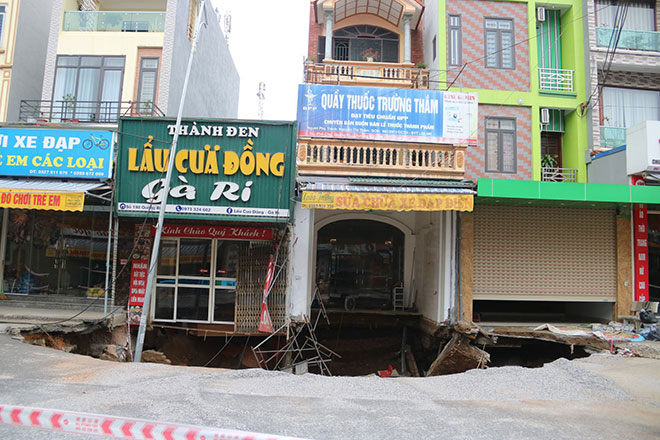 "Hố tử thần" ở Hà Nội vẫn tiếp tục lan rộng - 1