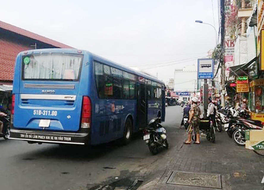 Đình chỉ nữ tiếp viên xe buýt từ chối phục vụ người khuyết tật - 1