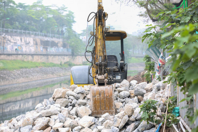 Hệ thống cống ngầm gom nước thải 'giải cứu' sông Tô Lịch được lắp đặt ra sao? - 7
