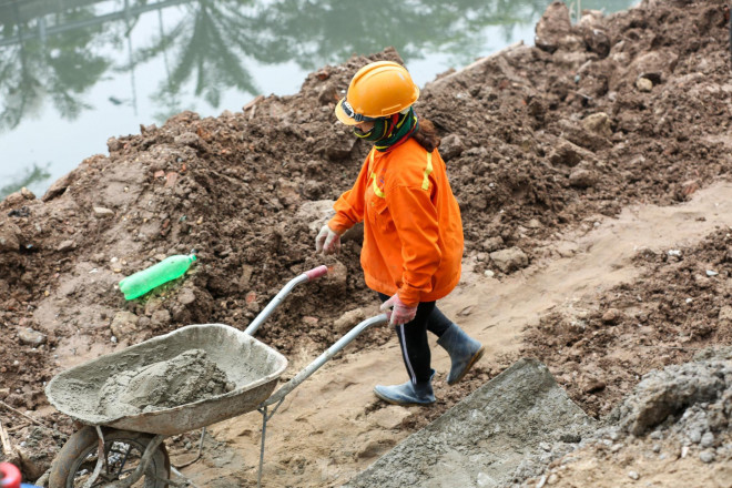 Hệ thống cống ngầm gom nước thải 'giải cứu' sông Tô Lịch được lắp đặt ra sao? - 6