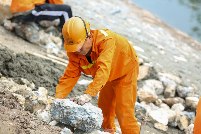 Hệ thống cống ngầm gom nước thải 'giải cứu' sông Tô Lịch được lắp đặt ra sao? - 5