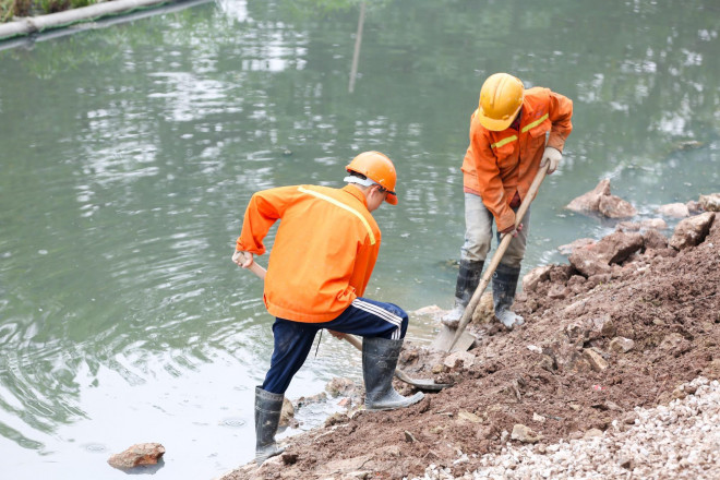 Hệ thống cống ngầm gom nước thải 'giải cứu' sông Tô Lịch được lắp đặt ra sao? - 8