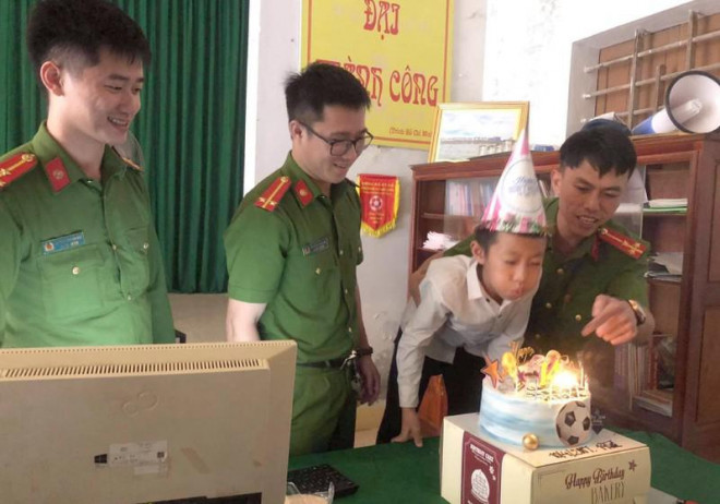 Cậu bé đi làm căn cước công dân và cái kết bất ngờ - 3